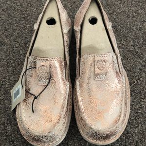 NWT Ariat Cruisers Size 8